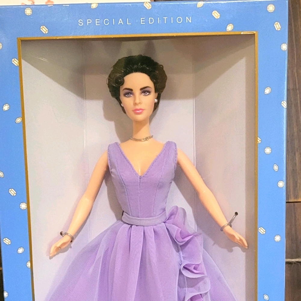Elizabeth Taylor White Diamonds doll